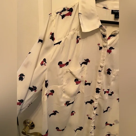 Torrid Ivory Madison Georgette Dachshund DOG Print Top Size 1 Classic Fit - Picture 6 of 9